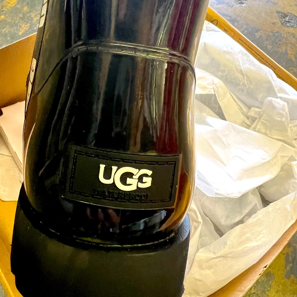 Ugg size 9 clear top in black